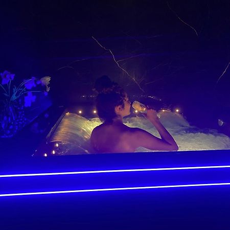 La Ronde Des Bois - Romance Et Bien Etre - Jacuzzi Privatif-Piscine-Patio Mellecey Exterior foto